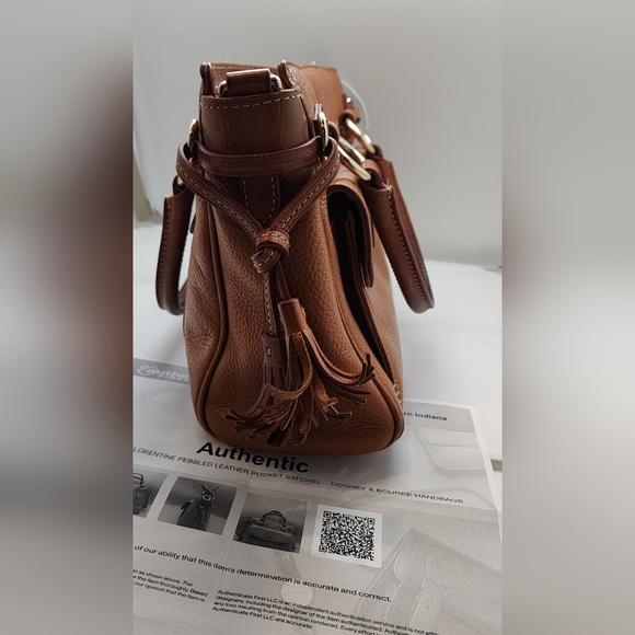 Dooney and Bourke Pepple grain leather Crossbody bag in very good condit… - Picture 5 of 12